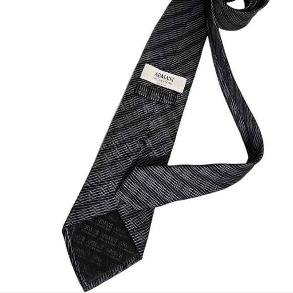 ARMANI COLLEZIONI XL Gray Geometric Silk LUXURY Tie ITALY - Picture 3 of 3